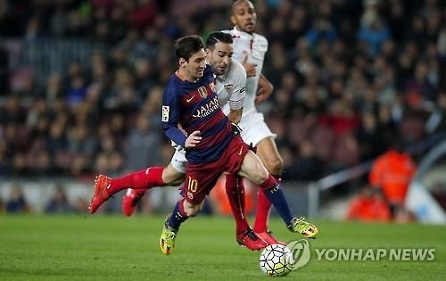 '메시-피케 골' 바르샤, 세비야에 2-1 역전승…선두 질주 - 2