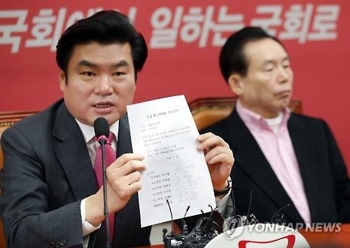 與 '옥새행방' 설전…"당사에 없어"vs"당사에 존재" - 2
