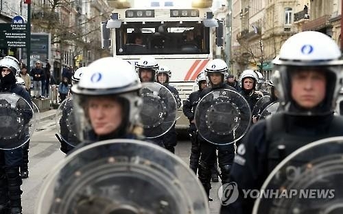 브뤼셀에서 정부 불허한 기습 시위…경찰 해산 나서(종합) - 2