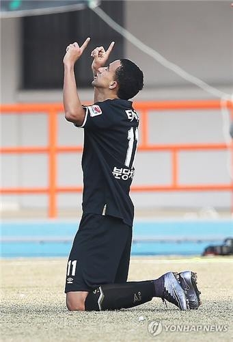 -프로축구- 성남, 포항에 1-0 승리…티아고 3경기 연속골 - 2