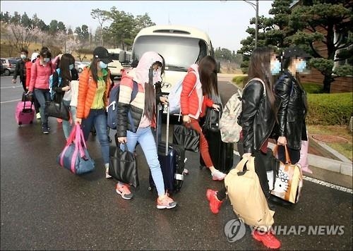 < SNS돋보기> 北해외식당 종업원 집단탈출해 입국…"환영합니다" - 2