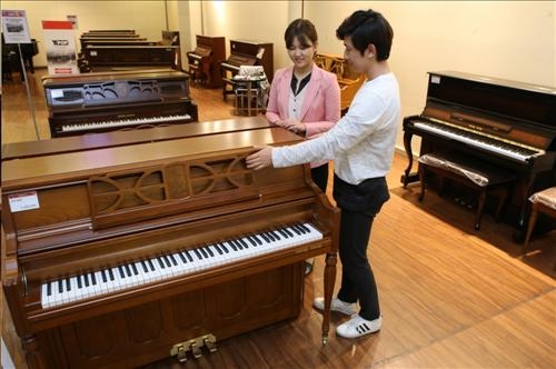 중고 피아노 인기…백화점서도 판매 - 2