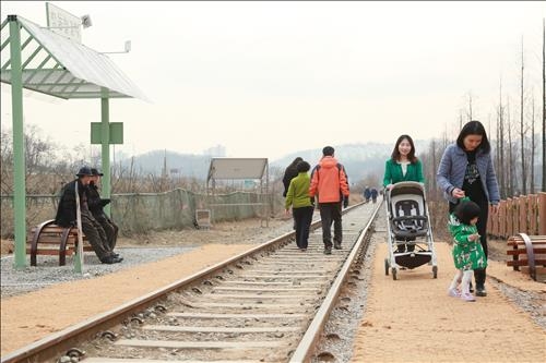 관광명소 구로구 항동철길 산책로 철거 위기 - 2
