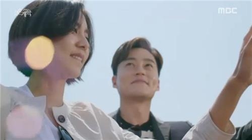 "오빠라고 불러"…'띠동갑' 뛰어넘는 드라마 커플들 - 6