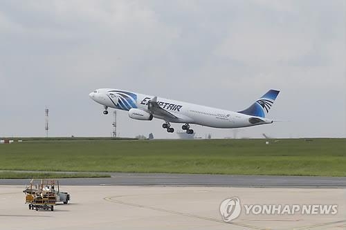 이집트기 추락 전 화장실·조종실서 연기감지…잔해 수색 지속(종합) - 3