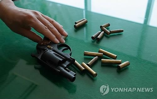 천안 재개발현장서 가스총·실탄 5발 발견(종합) - 2