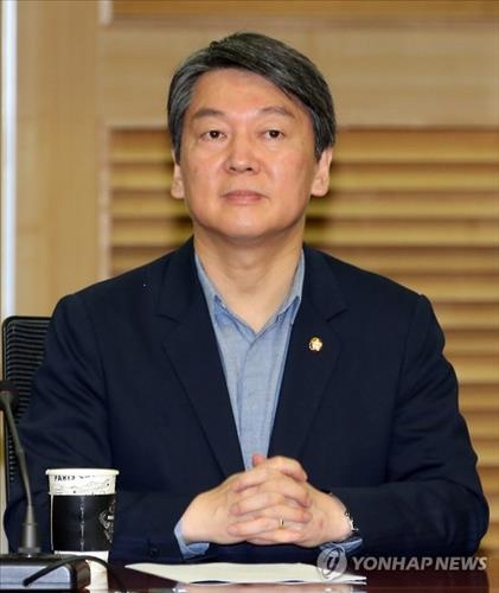 安, '潘風'에 지지율 하락…지역행보로 '安風' 재점화 시도 - 2