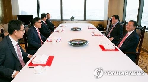 최경환, 연일 '오찬 정치'…"정치적 해석 말아달라" - 3