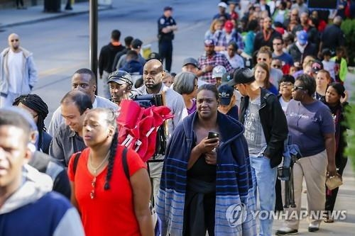 "복싱영웅 마지막길 함께…" 알리 장례식 입장권 위해 팬 몰려 - 2