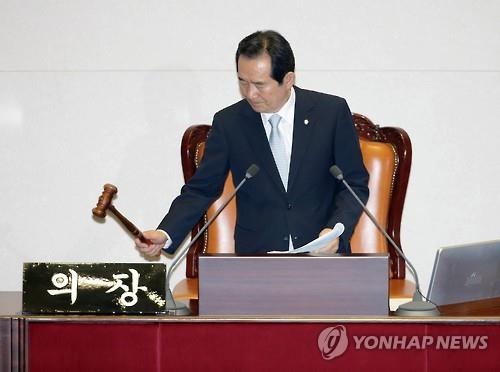 새누리, '공동 1당' 되면서 국회 본회의장 중앙좌석 사수 - 2