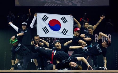 <사람들> 세계 비보이 42년 역사 첫 메이저 5관왕 '진조' - 4