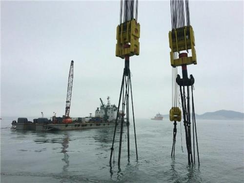 세월호 인양 핵심 작업 '선수 들기' 착수…4일간 진행(종합) - 2