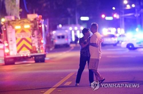 힐러리 "테러행위…LGBT 지지"…트럼프 "오바마 즉각 사임해야"(종합) - 3