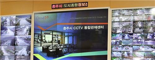 도박판 포착·차량절도범 검거…CCTV센터는 범죄 해결사 - 2
