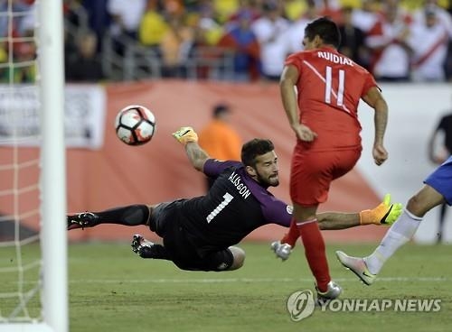 브라질, 충격의 조별리그 탈락…'핸드볼 논란' 페루가 8강행 - 2