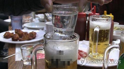 "한 자리서 소주 1병 음주…위암 위험 3.3배" - 2