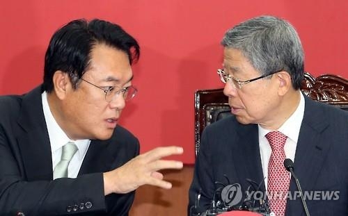 '비박' 유승민 새누리 복당…친박 반발로 또 내홍 - 3