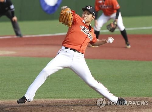 <프로야구> 13년 만에 선발등판한 박정진, 1이닝 2실점 조기강판 - 2