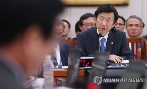 윤병세 "위안부기록물 등재 예산 삭감, 한일합의와 무관" - 2