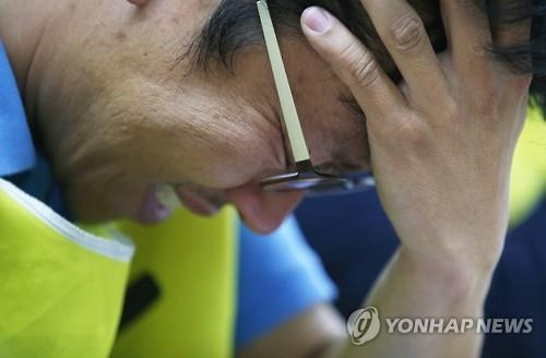 '가습기 살균제 재판' 또 헛바퀴…법정 밖에선 유족들 울분 - 2