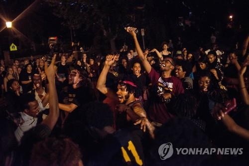 "흑인의 생명도 소중하다" 미국 시위 이어져…300명 이상 체포 - 2