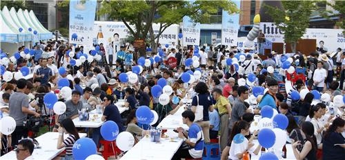 "무더위야 가라! 바로 이 맛이야" 인산인해 '전주가맥 축제' - 4