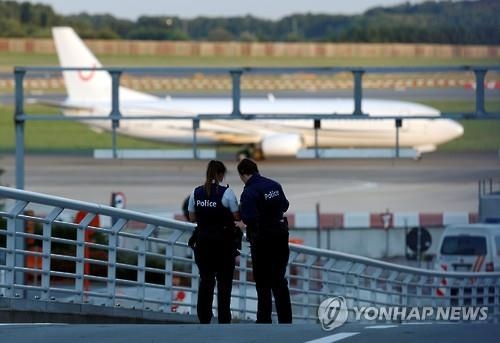 여객기 두 대 폭탄 경보로 벨기에 한때 비상…'가짜'로 판명 - 2