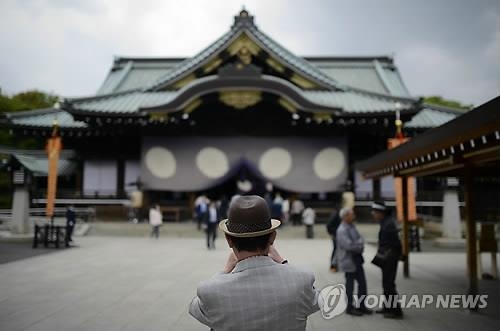 "아베, 8월15일에 야스쿠니신사 참배 대신 공물료 낼듯" - 3