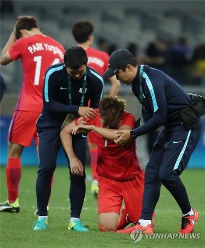 <올림픽> 역습에 좌초된 한국축구…불안한 수비에 무너진 꿈 - 2