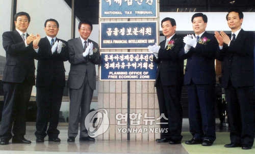 '박수는 쳤는데…'
