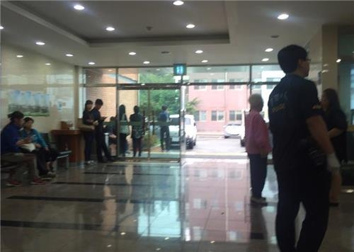 3일 오후 대구 달성군 한 장례식장에 교통사고로 숨진 고3 남학생 5명의 유족이 모여있다. 2016.9.3