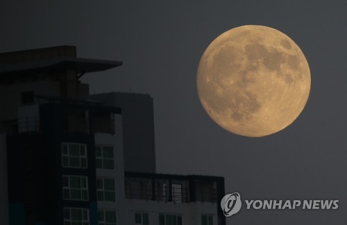 서울에 뜬 보름달