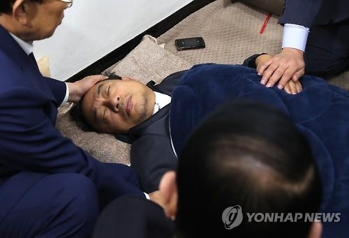 이정현 "나는 죽을것"…복통에 경기까지 - 1
