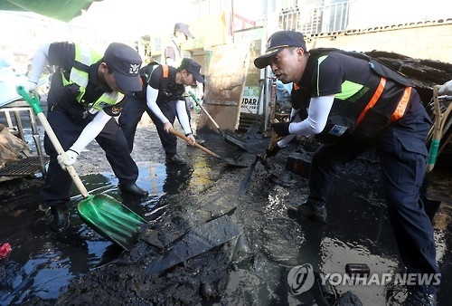 <태풍 차바> 물에 잠기고, 무너지고 '처참'…민·관·군 복구 총력 - 2