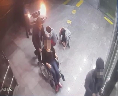 <관광버스 화재사고> 자가용으로 부상자 이송