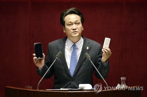 안민석 "최순실, 딸 고등학교 찾아가 돈봉투 두고와" - 1