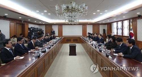 '최순실 사태 수습' 황총리 주재 장관회의 매일 가동(종합) - 1
