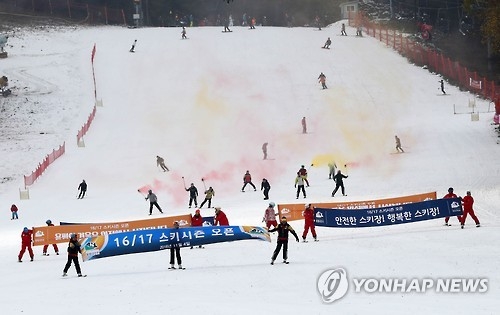 '벌써 겨울?'…강원 스키장 작년보다 23일 앞당겨 개장 - 1