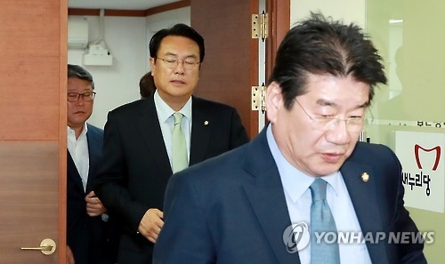 강석호 "이정현 계속 버티면 내주 최고위원직 사퇴" - 1