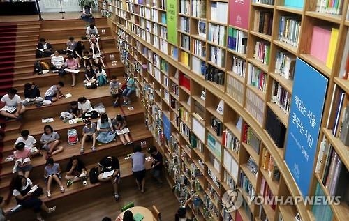 서울도서관에서 책 읽는 시민들 [연합뉴스 자료사진] 