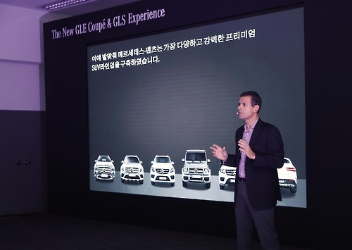 벤츠 SUV 라인업을 소개하는 실라키스 대표이사