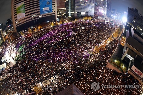 촛불 들고 행진한 野 대선주자들…'하야' 시민대열 합류 - 1