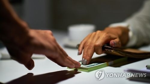 의료기 납품 대가 '뒷돈' 대학병원 교수 직위해제 정당 - 1