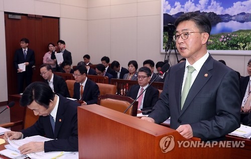 홍용표 "대북정책, 개인·바깥 라인에 좌지우지된 것 아냐" - 1