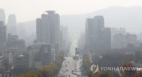 미세먼지로 뿌연 서울도심 상공