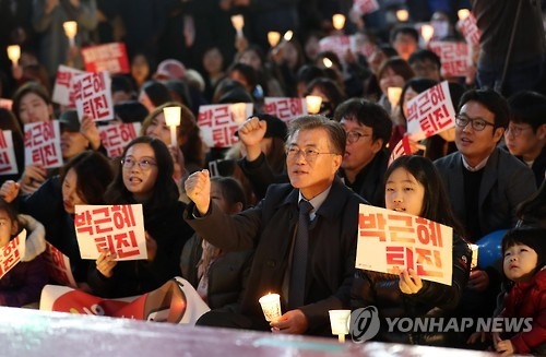 목소리 높이는 문재인