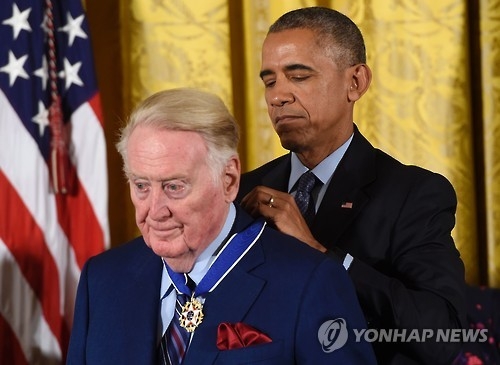 빈 스컬리, 자유의 메달 수상 (AFP=연합뉴스)