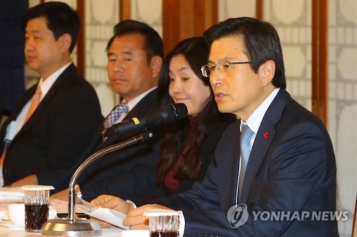 황총리, 촛불집회에 "참여인원 많을 것…세심하게 관리해야"(종합) - 1