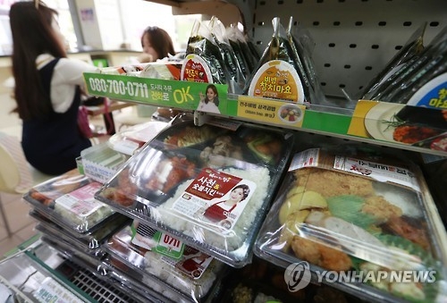 직장인 '점심문화' 바꾼 편의점 도시락·커피 - 1