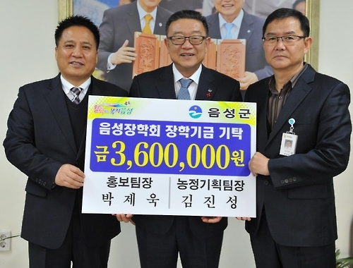 박제욱(왼쪽)·김진성(오른쪽) 팀장과 이필용 음성군수